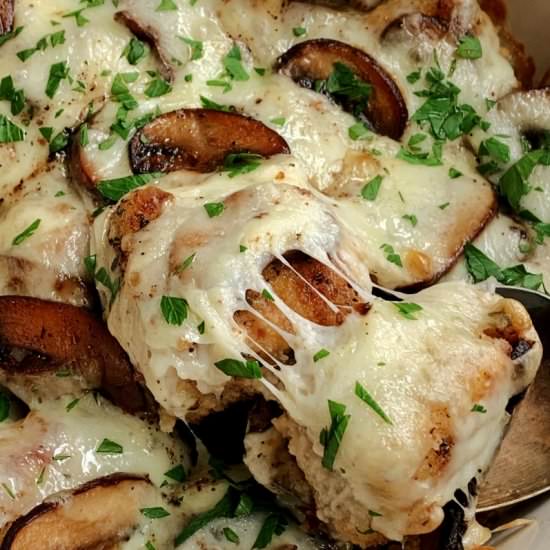 Cheesy Baked Chicken with Mushrooms - Recipe photo by agoudalife