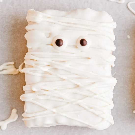 Halloween Mummy Rice Krispies Treat - Recipe photo by rebeccataig.com