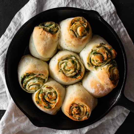 8-Ingredient Herb & Garlic Scrolls - Recipe photo by nothangryanymore