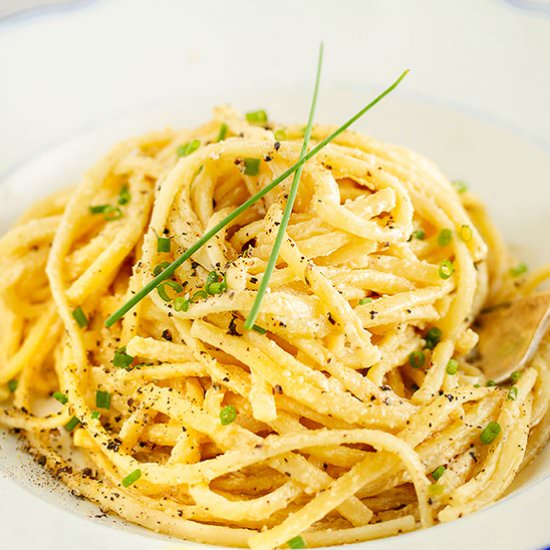 ROASTED GARLIC VEGAN ALFREDO SAUCE - Recipe photo by Happyasayam