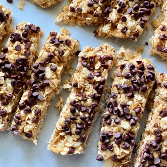 Chocolate Chip Granola Bars - Recipe photo by katiescucina