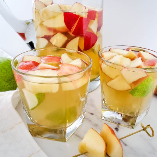 Caramel Apple Sangria - Recipe photo by Everything Pretty