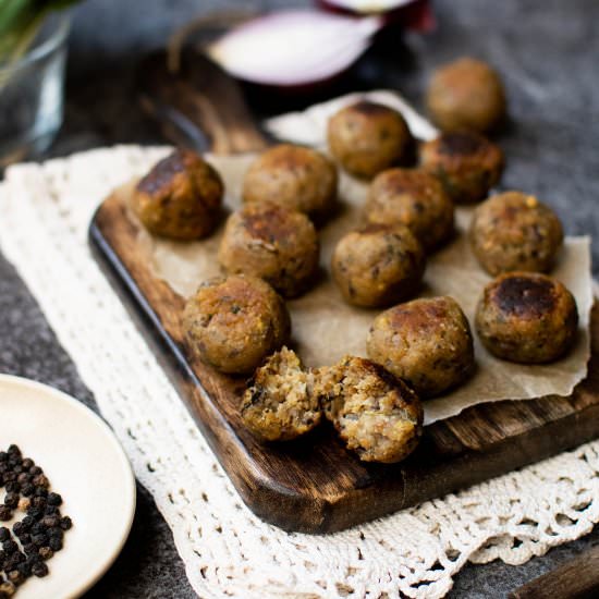Vegan Sage & Onion Stuffing - Recipe photo by veganpunks