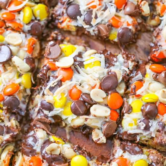 Reese's Pieces Magic Bars - Recipe photo by thebakingchocolatess