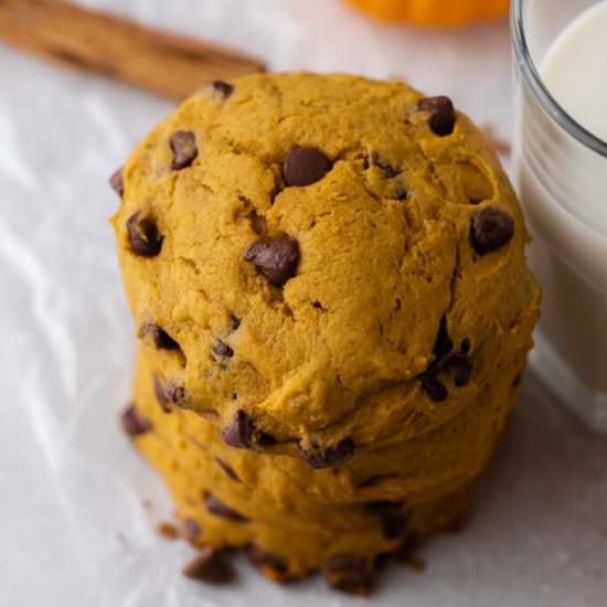 Crumbl pumpkin chocolate chip cooki - Recipe photo by lifestyleofafoodie