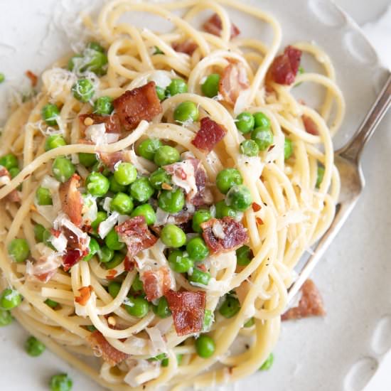 Creamy Pasta with Bacon and Peas - Recipe photo by theforkedspoon