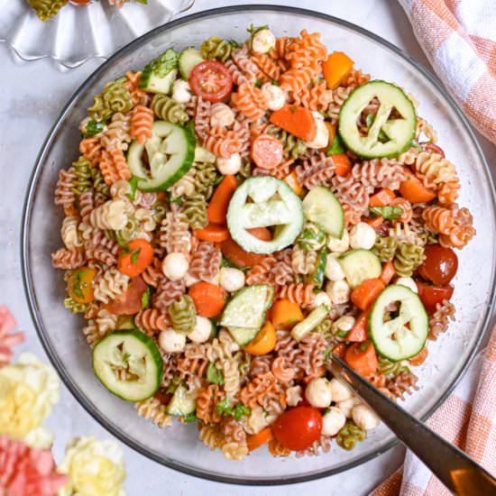 HALLOWEEN PASTA SALAD - Recipe photo by Lynnswayoflife