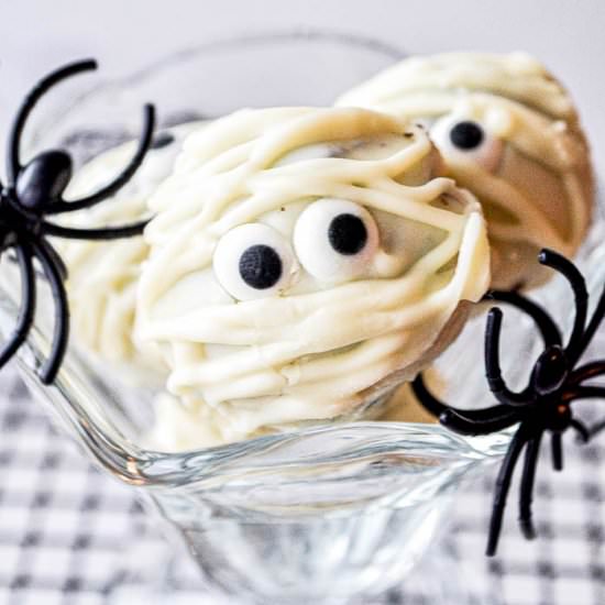 Mummy Oreo Truffles - Recipe photo by Flavor Mosaic