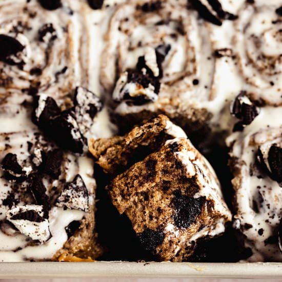 Cookies and Cream Cinnamon Rolls - Recipe photo by FlouringKitchen