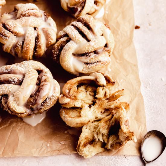 Gooey Twisted Cinnamon Rolls - Recipe photo by FlouringKitchen