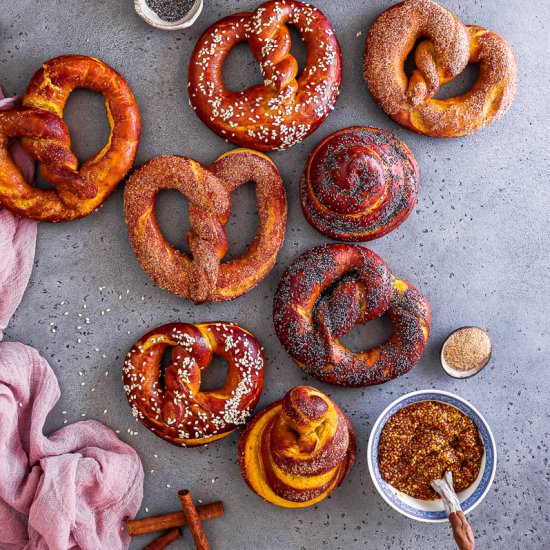SOFT PUMPKIN PRETZELS - Recipe photo by worldly_treat