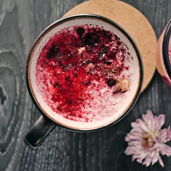 Warm Latte with Beetroot - Recipe photo by Bimorah