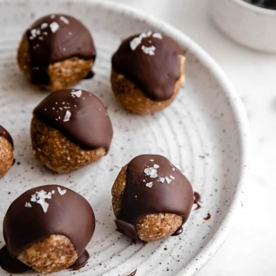 No Bake Energy Bites - Recipe photo by erinliveswhole