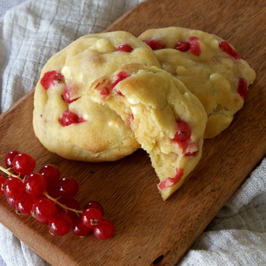 Redcurrant & white chocolate cookie - Recipe photo by Travel and Food