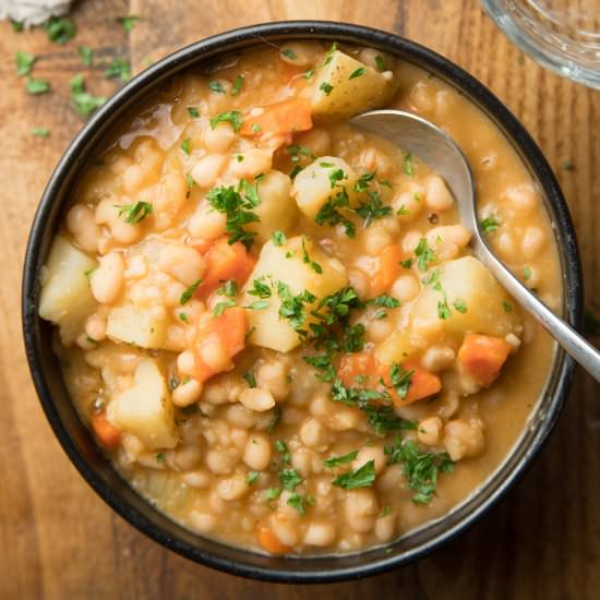 Smoky Navy Bean Soup - Recipe photo by Connoisseurus Veg