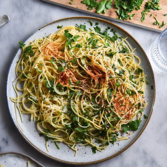 FODMAP friendly aglio e olio - Recipe photo by georgeats