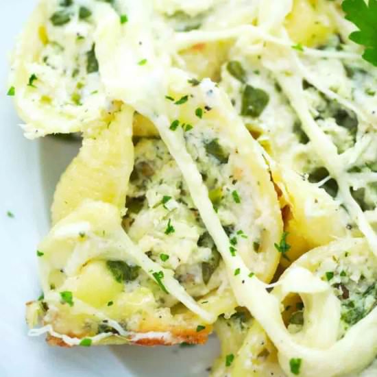 Chicken Alfredo Stuffed Shells - Recipe photo by peasandpeonies