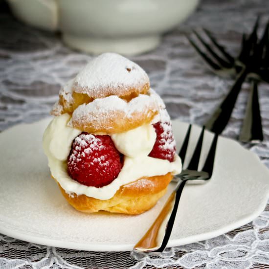 Cream puffs with raspberries - Recipe photo by Culinaire bagage