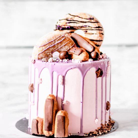 The best chocolate drip cake recipe - Recipe photo by Sweetly Cakes