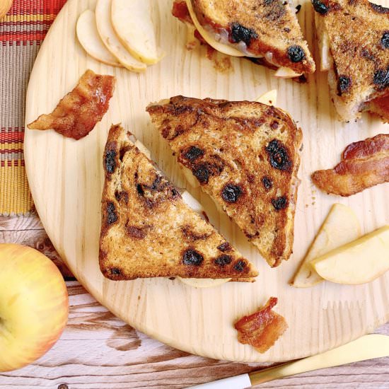 Harvest Grilled Cheese - Recipe photo by Theyummymuffin
