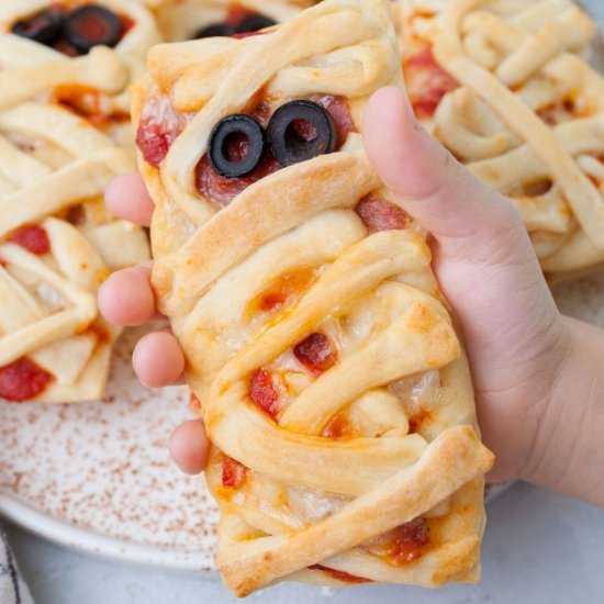 pizza mummies - Recipe photo by everyday-delicious.com
