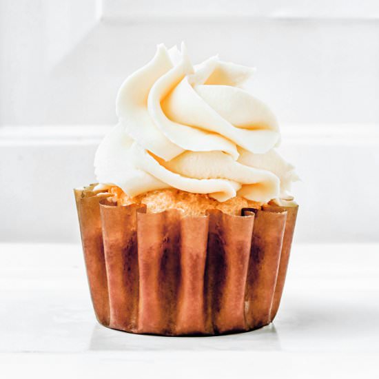 Best Russian buttercream recipe - Recipe photo by Sweetly Cakes