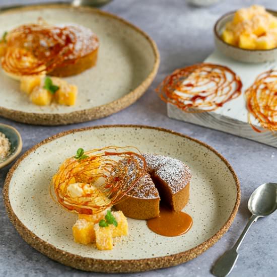 Salted caramel fondant with mango - Recipe photo by between2kitchens