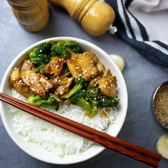 Easy Chicken and Broccoli Stir Fry - Recipe photo by MunatyCooking