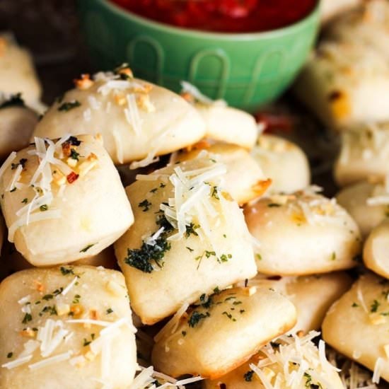 Garlic Parmesan Bread Bites - Recipe photo by taoofspice