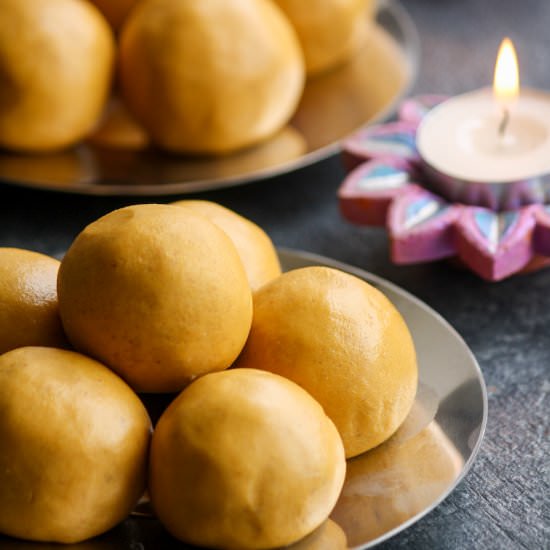 Besan Laddoos - Recipe photo by The Desserted Girl