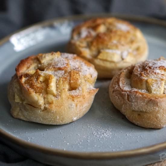 Juicy and Sweet Apple Rolls - Recipe photo by Blueberry Vegan