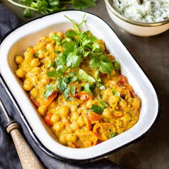 Chana Masala (Chickpea Curry) - Recipe photo by veggie desserts