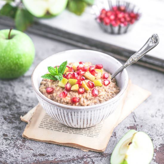 Easy Apple Cinnamon Oatmeal - Recipe photo by RainbowInMyKitchen