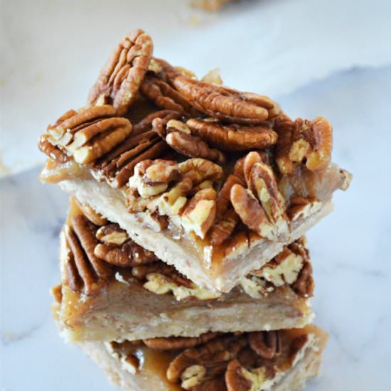 NO BAKE KETO PECAN PIE BARS - Recipe photo by Stylish Cravings