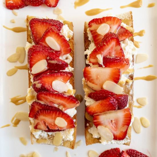Strawberry Ricotta Maple Toast - Recipe photo by ThePypersKitchen