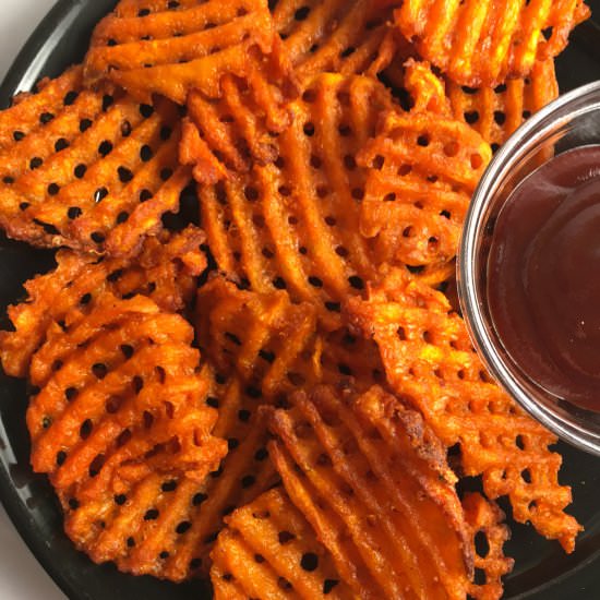 Waffle Fries in Air Fryer Recipe - Recipe photo by summeryule.com