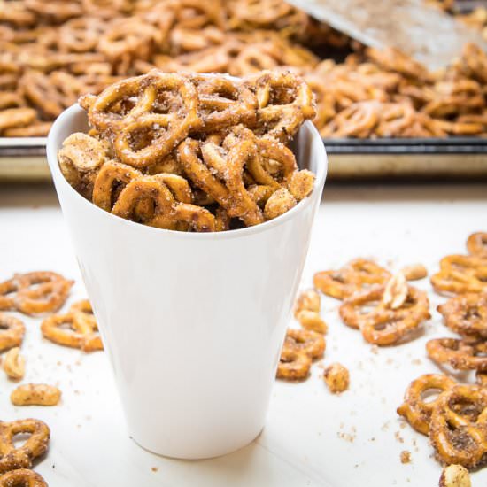 Cinnamon Pretzels and Peanuts - Recipe photo by dizzybusyandhungry