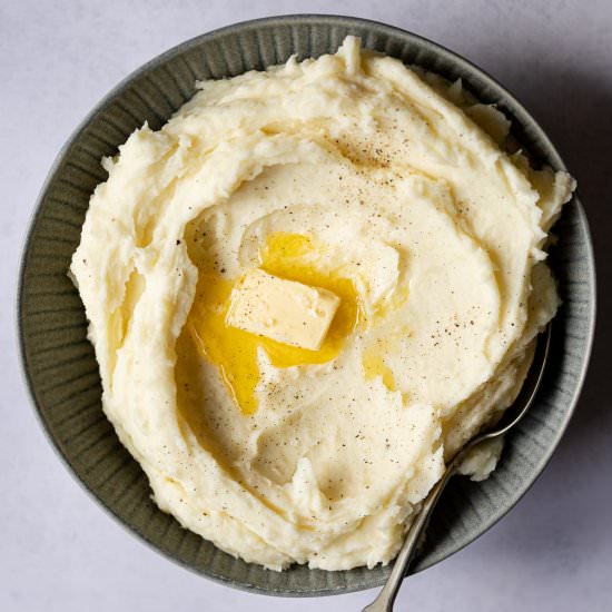 Fluffy Mashed Potatoes - Recipe photo by The Last Food Blog