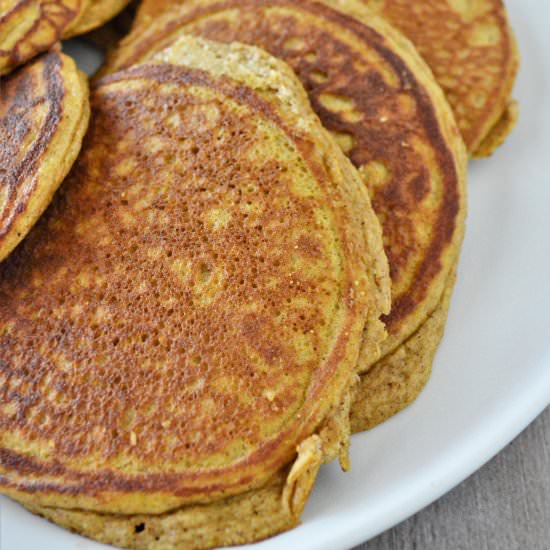 LOW CARB PUMPKIN PANCAKES - Recipe photo by Stylish Cravings