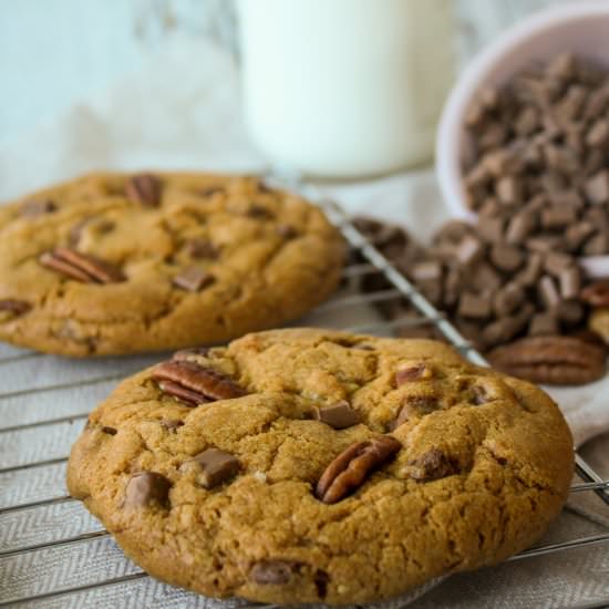 Chocolate Chunk and Pecan Cookies - Recipe photo by RominasLittleCorner