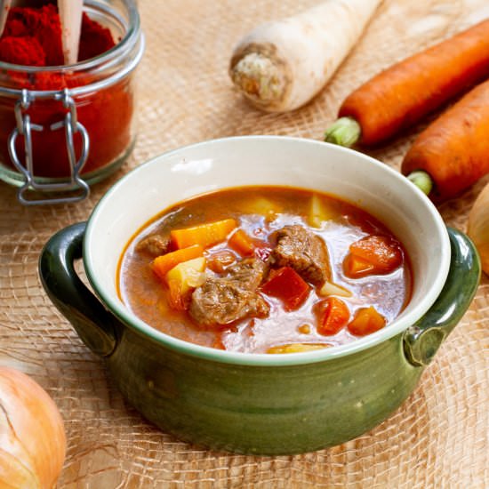 Goulash soup - Recipe photo by mecooks.com