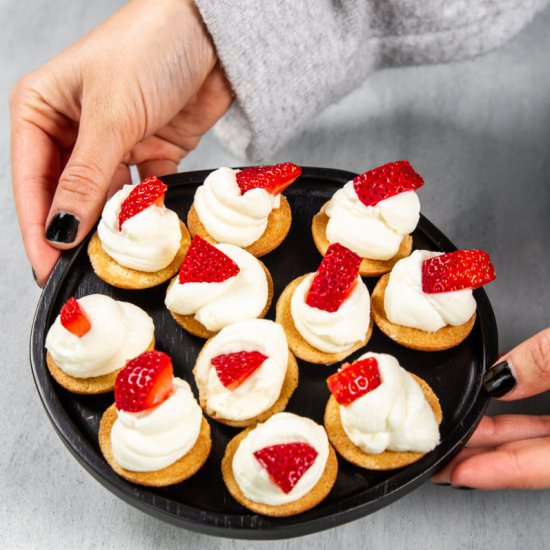 Mini No-Bake Cheesecake Bites - Recipe photo by Sweetphi