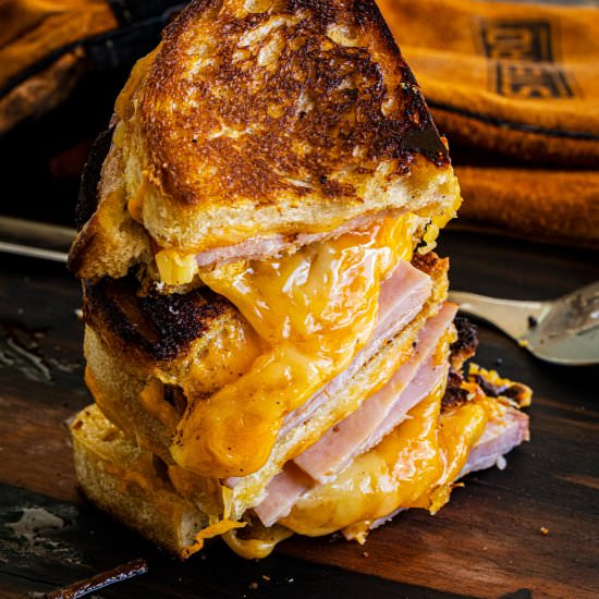 Smoked Grilled Ham and Cheese - Recipe photo by chilesandsmoke