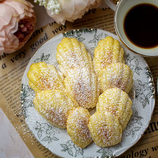 Easy Madeleines Recipe - Recipe photo by MunatyCooking
