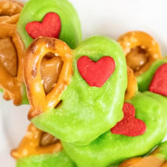 Grinch Christmas Pretzel Bites - Recipe photo by OnMyKidsPlate