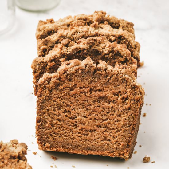 Pumpkin bread with streusel topping - Recipe photo by Sweetly Cakes