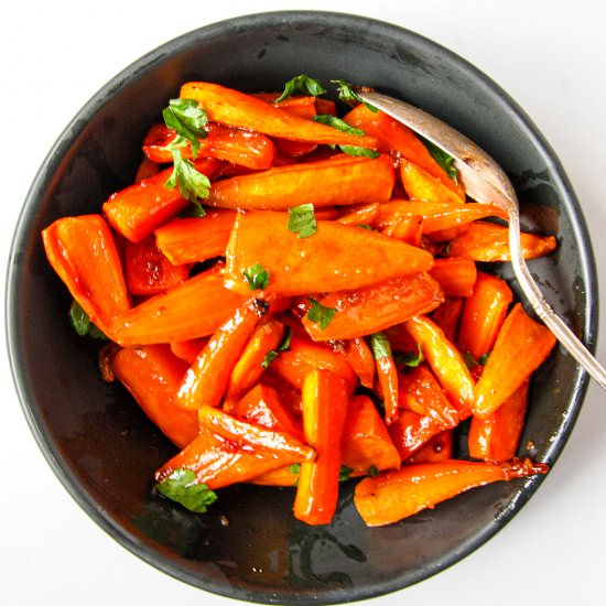 Brown Sugar Roasted Carrots - Recipe photo by the food blog