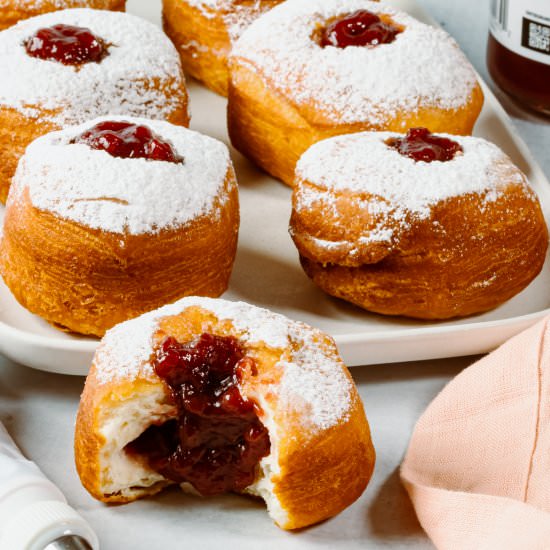 Vegan Sufganiyot (Jelly Donuts) - Recipe photo by Zardyplants