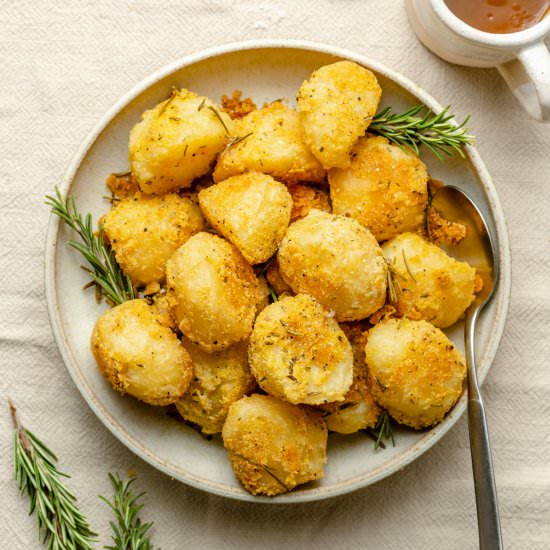 Rosemary Roasted Potatoes - Recipe photo by eatloveeat