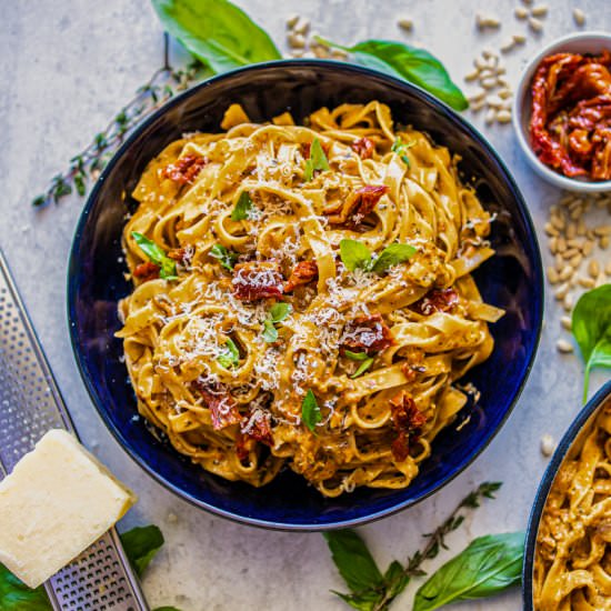 SUN-DRIED TOMATO PESTO VODKA PASTA - Recipe photo by TaylahsKitchen